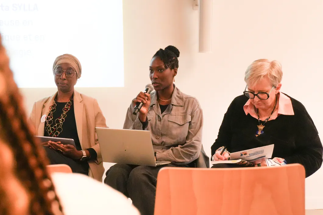 Fatoumata Sylla, épidémiologiste et chercheuse à l'INSERM et Isabelle Gillette-Faye, sociologue et directrice de la Fédération nationale GAMS, à la 2ᵉ édition des Matinées des Savoirs & des Solidarités le 11 juin 2026 à la Maison des réfugiés.
