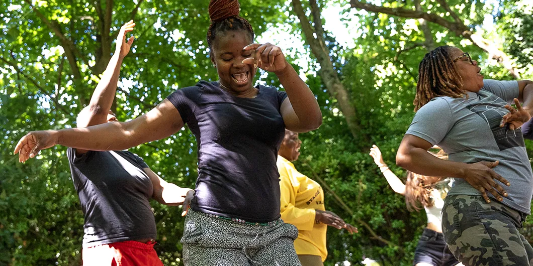 Groupe de femme en train de danser