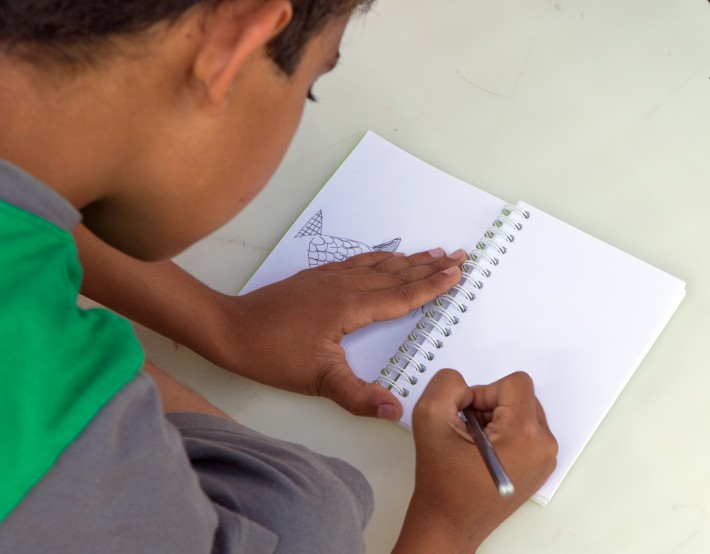 L’aide aux devoirs en centre d’hébergement : une mission de bénévolat essentielle pour soutenir la scolarité